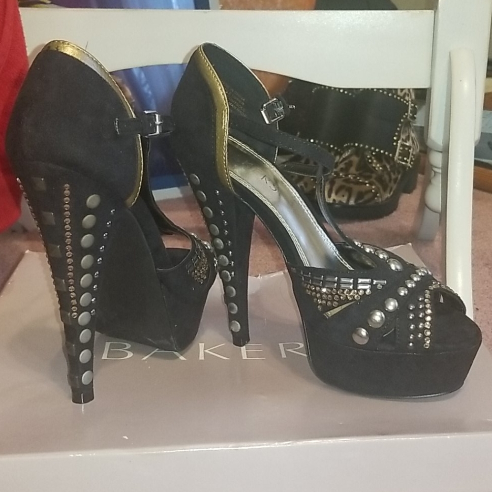 💎All suede platform heels NIB